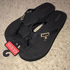 Black low flip flops wedge